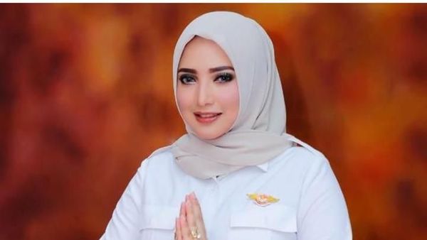 Pesona Yulia Mochamad, Perempuan yang Diduga Istri Ketiga Opick