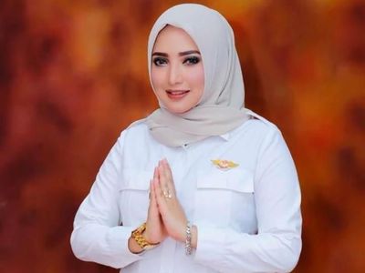 Pesona Yulia Mochamad, Perempuan yang Diduga Istri Ketiga Opick