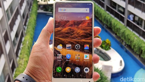 Unboxing Mi Mix 2S, Si Cantik yang Menantang iPhone X
