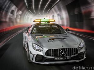 Ngebut dengan Safety Car Formula 1 Paling Kencang yang Pernah Ada