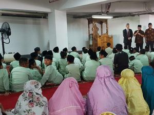 Dubes Palestina Ajak Siswa SD Salat Berjemaah di DPP PDIP