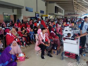 Batal Berangkat Umrah, 300 Jemaah Abu Tours Tinggalkan Bandara Batal Berangkat Umrah, 300 Jemaah Abu Tours Tinggalkan Bandara