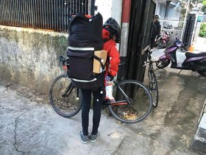 Curhat Tasya Soal Beratnya Jadi Kurir Sepeda