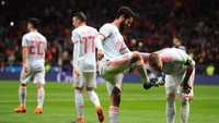 Isco menjadi bintang di laga ini. Gelandang Real Madrid tersebut mengukir hat-trick untuk menutup laga menjadi 6-1 pada menit ke-74. (Foto: Denis Doyle/Getty Images)