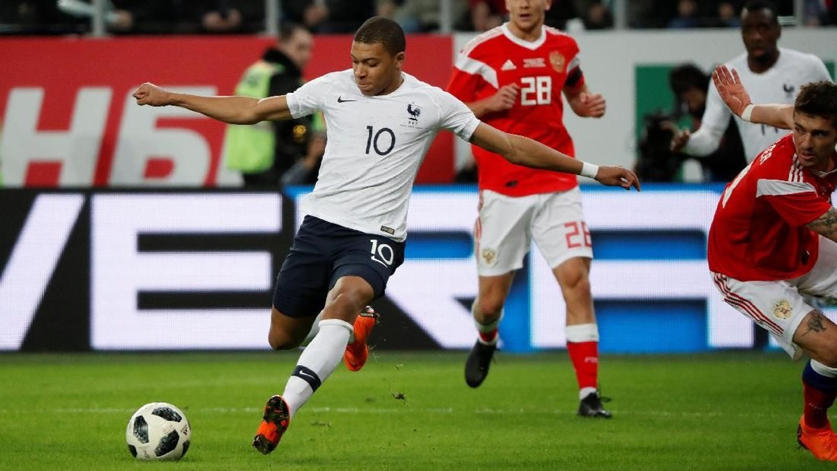 Kylian Mbappe menyumbang dua gol dalam kemenangan 3-1 Prancis atas Rusia. (Foto: Grigory Dukor/Reuters)