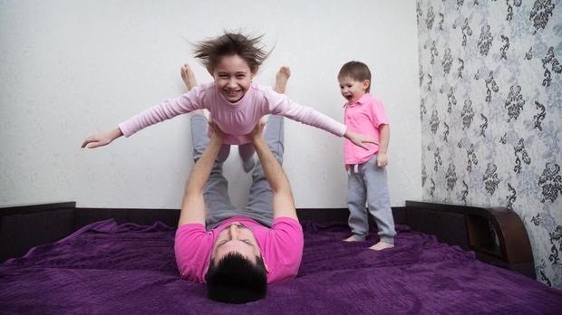 Alasan Orang Tua Rela Main bersama Anak meski Lelah