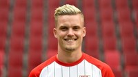Dari posisi bek kiri, Philipp Max membuat 12 assist di Bundesliga musim ini. Terbanyak kedua setelah Thomas Mueller. Tapi hal itu belum membawa pemain 24 tahun tersebut masuk ke skuat saat ini. Sangat mungkin di masa depan. (Foto: Christof Stache/AFP)