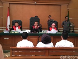 Jaksa Tanya Bos First Travel: Rp 14,3 Juta Cukup untuk Umrah?