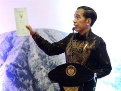 Serahkan 3.063 Sertifikat di Sukabumi, Jokowi: Ini Bukti Kepemilikan