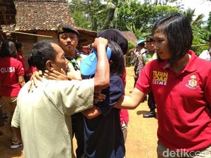 Momen Haru Saat Tersangka Gelonggong Ibu Bertemu Sang Ayah
