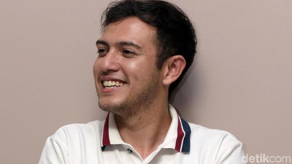 Asyiknya! Rifky Balweel Syuting Ditemani Istri