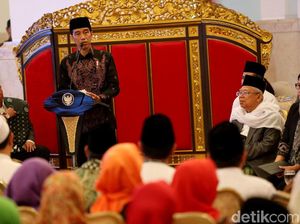 Jokowi Kumpulkan Pengusaha hingga Menteri Buka Puasa di Istana