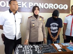 Digendam, Perempuan Ini Pasrah Saat Motornya Dibawa Kabur