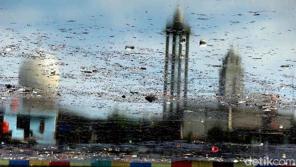 Sampah Berserakan di Danau Sunter Bikin Miris