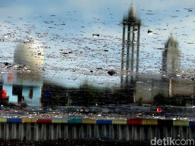 Sampah Berserakan di Danau Sunter Bikin Miris