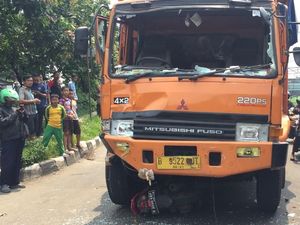 Truk Tabrak 3 Motor di Bintara, 4 Orang Luka