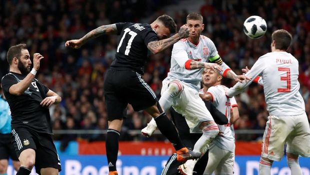 Timnas Argentina tidak berdaya di hadapan Timnas Spanyol.
