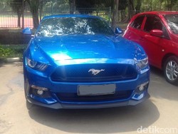 Ford Mustang Biru Jadi Pilihan Kevin Sanjaya
