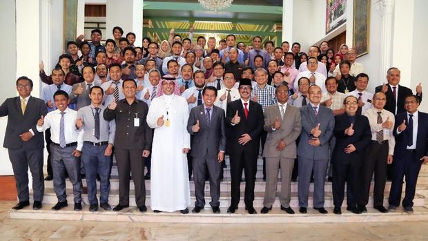 Prof. Dr. Irwandi Jaswir yang menyabet penghargaan bergengsi di dunia Arab dan Islam 'King Faisal International Prize 2018 dalam acara di KBRI Riyadh