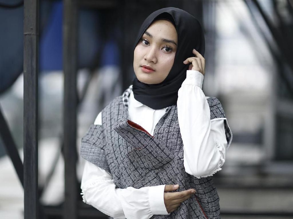 Posting Ini Usai Disebut Stupid oleh Iis Dahlia, Fatin Panen Pujian Posting Ini Usai Disebut Stupid oleh Iis Dahlia, Fatin Panen Pujian