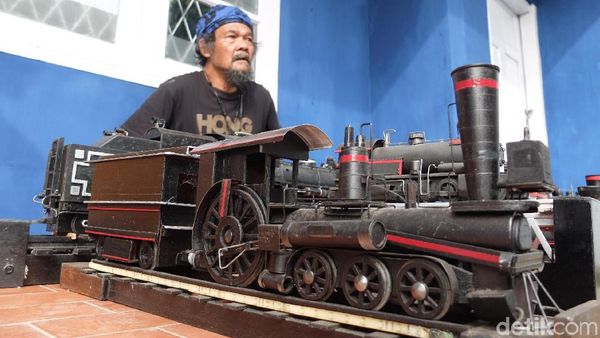 Keren! Abah Andi Sulap Sampah Jadi Miniatur Kereta Uap