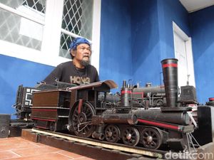 Keren! Abah Andi Sulap Sampah Jadi Miniatur Kereta Uap Keren! Abah Andi Sulap Sampah Jadi Miniatur Kereta Uap