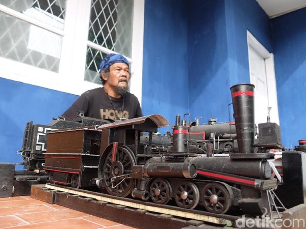 Keren! Abah Andi Sulap Sampah Jadi Miniatur Kereta Uap
