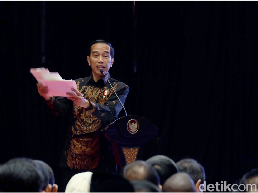 Jokowi: Kritik Itu Harus Berbasis Data dan Beri Alternatif Jokowi: Kritik Itu Harus Berbasis Data dan Beri Alternatif
