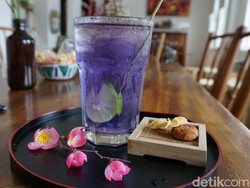 Yuk Icip Teh Cantik yang Bisa Berubah Warna di Kota Tua