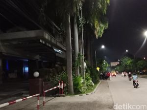 Hari Pertama Ditutup, Alexis Gelap Gulita