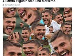 Performa Higuain lawan Spanyol diyakini membuat Mauro Icardi tertawa-tawa. Icardi, yang bermain untuk Inter Milan, tidak dipanggil untuk memperkuat timnas Argentina. (Foto: Internet)