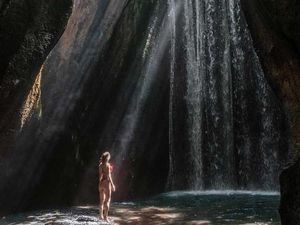 Mantan Model Playboy Suka Banget Air Terjun Bali yang Ini Mantan Model Playboy Suka Banget Air Terjun Bali yang Ini