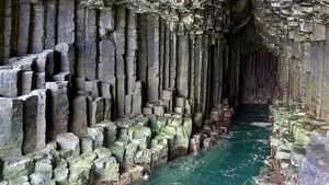 Foto: Gua Ajaib di Tengah Laut Skotlandia