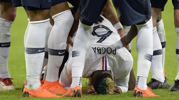 Paul Pogba mencetak gol indah lewat tendangan bebas.