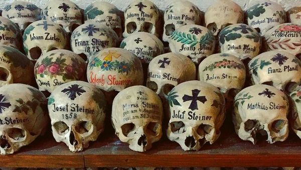Foto: Tengkorak Asli Dilukis di Austria