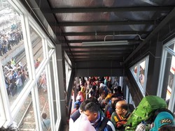 Ini yang Bikin Stasiun Duri Desak-Desakan Saat Jam Sibuk