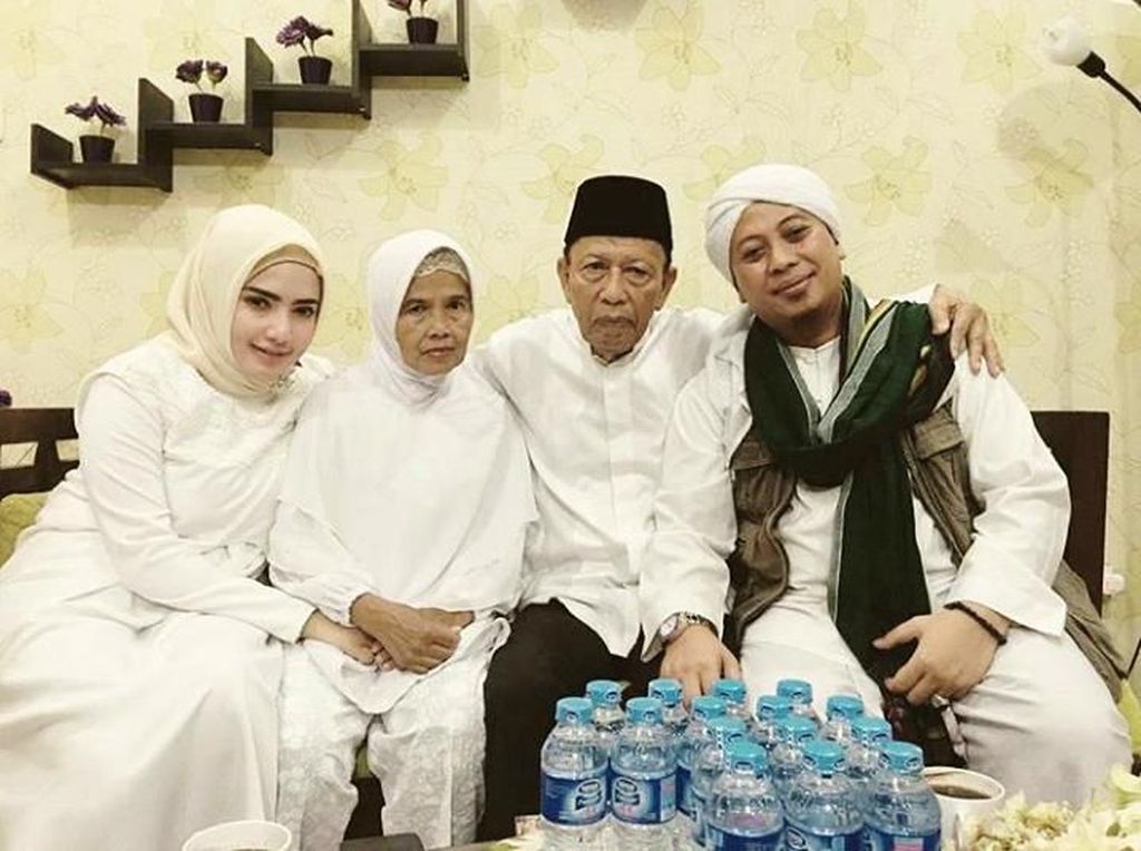Terungkap! Opick Sudah Ceraikan Yulia Mochamad Terungkap! Opick Sudah Ceraikan Yulia Mochamad