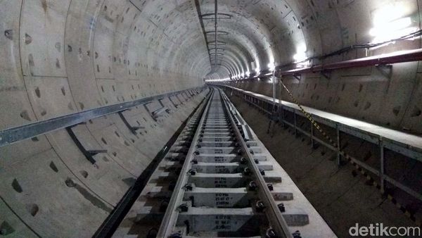 Penampakan Terowongan Stasiun Bawah Tanah Terdalam MRT Jakarta