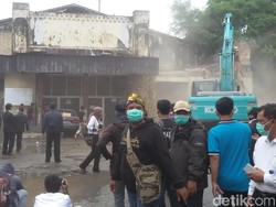 Video Pembongkaran Eks Bioskop Zaman Belanda di Yogya