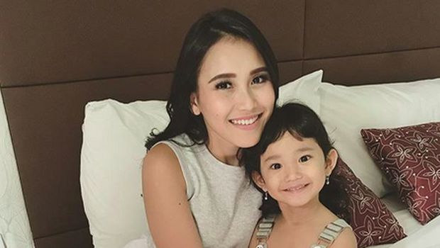 aktivitas ayu bersama anak