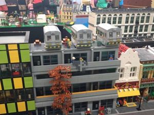 Asyiknya Menikmati Burger dan Bir Dingin di Bekas Gerbong Kereta Api Artistik Ini