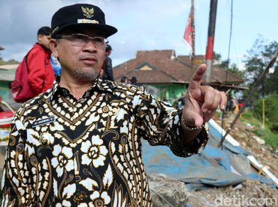 Wakil Bupati Cianjur Cek Longsor di Puncak Pass