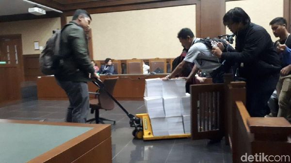 Foto: Ribuan Lembar Berkas Tuntutan Setya Novanto