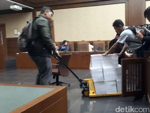 Berkas Tuntutan Setya Novanto Setebal 2.415 Lembar Berkas Tuntutan Setya Novanto Setebal 2.415 Lembar