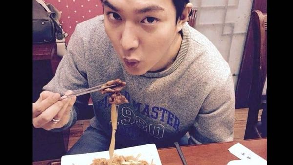 Kalau 10 Aktor Tampan Korea Selatan Lagi Makan, Begini Nih Posenya!