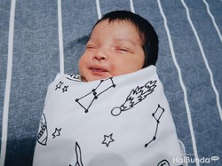 Cara Tepat Membedong Bayi