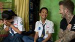 Senyum Beckham di Tengah Anak-Anak Indonesia