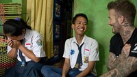 Selain dengan Sripun, Beckham juga bertemu dengan pelajar SMP lainnya yakni Ego. Ego juga merupakan agen perubahan seperti Sripun. (Foto: UNICEF/Indonesia/Modola)