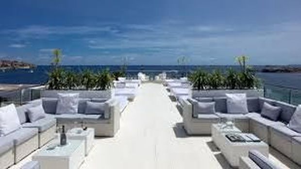 Pemandangan di Hotel MiM Ibiza Es Vive yang dimiliki Lionel Messi.