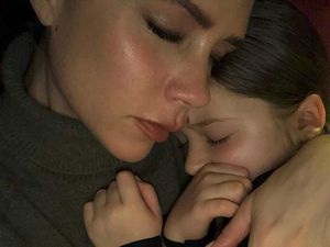 Nyamannya Harper dalam Pelukan sang Bunda, Victoria Beckham